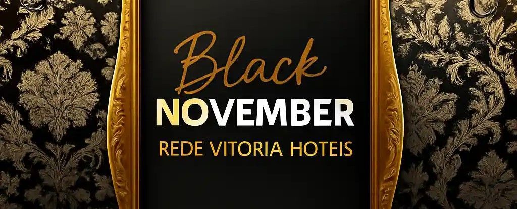 Promoção Black November na Rede Vitória Hotéis com ambiente elegante e decoração de luxo, destaque para espelho dourado e parede decorada com papel de parede floral na recepção do hotel.