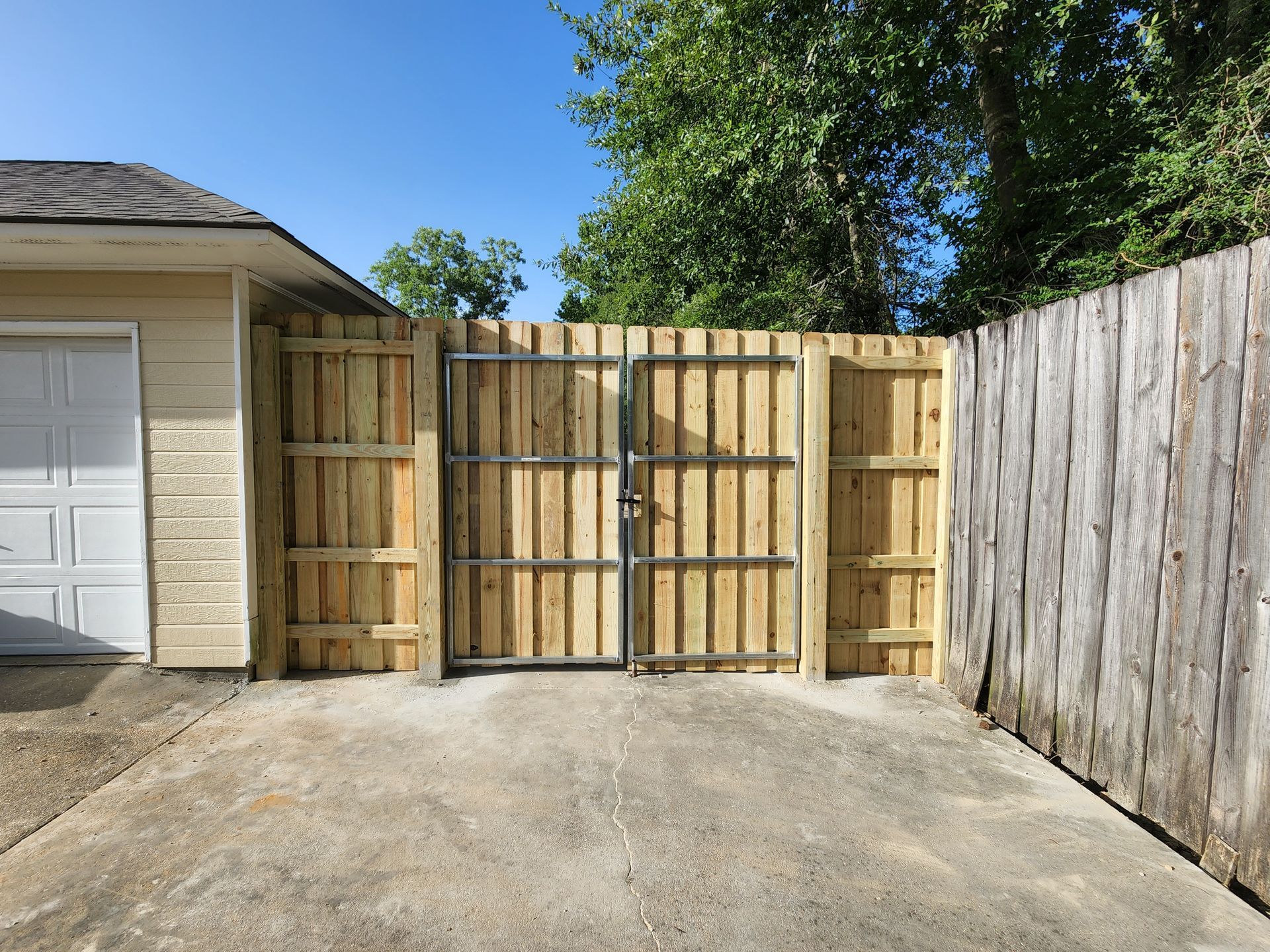 Handyman Fence & Double Gate