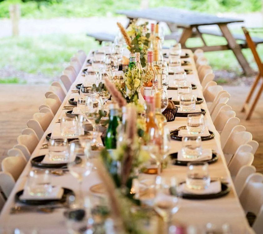 mooi gedekte tafel op bruiloft, bruiloftstyling door Marlou uitgevoerd