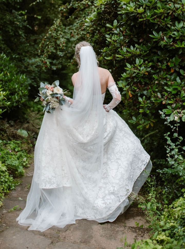 Prachtig bruidsboeket van Marlou & Bloemen 