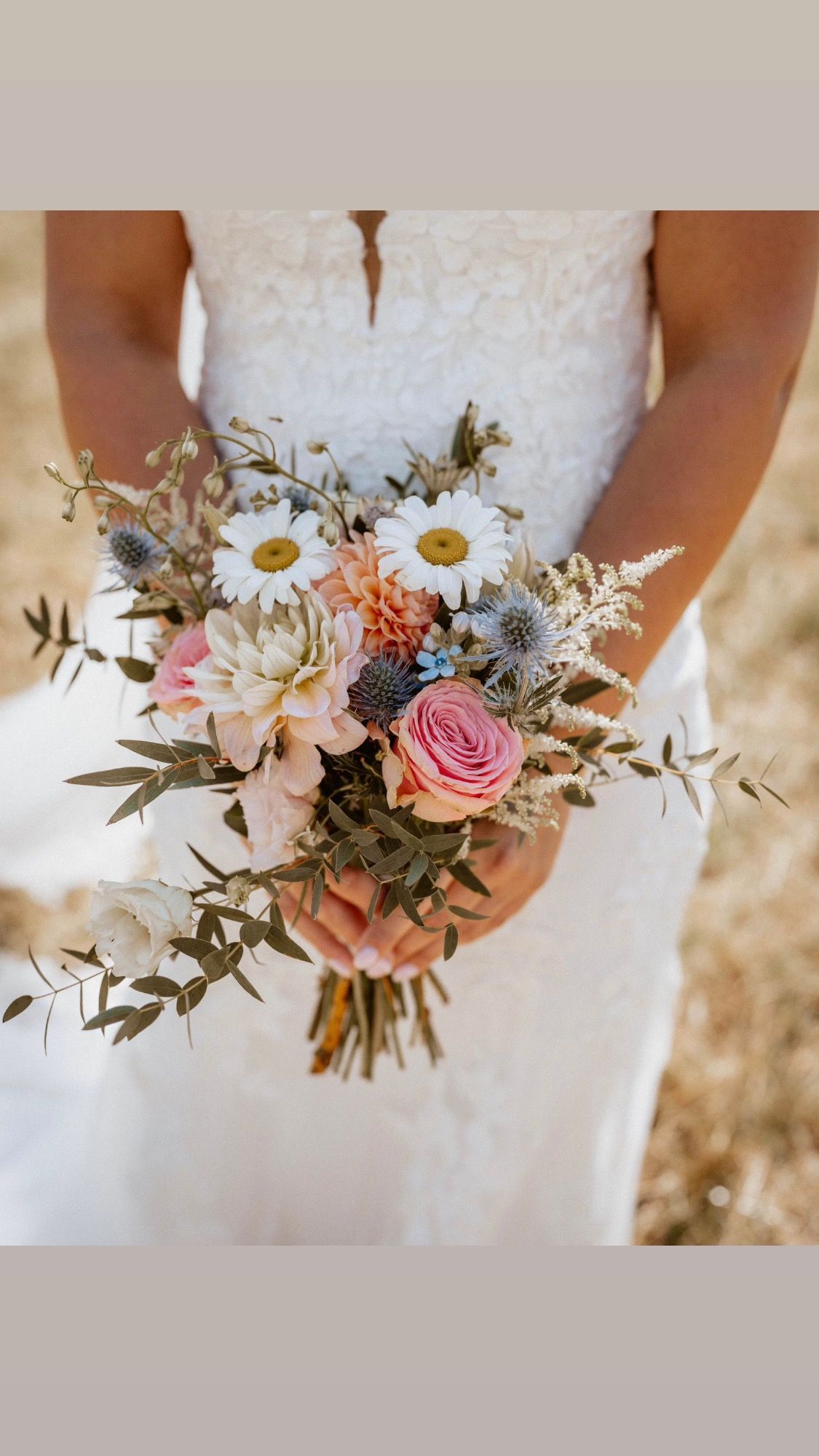 Prachtig bruidsboeket van Marlou & Bloemen 