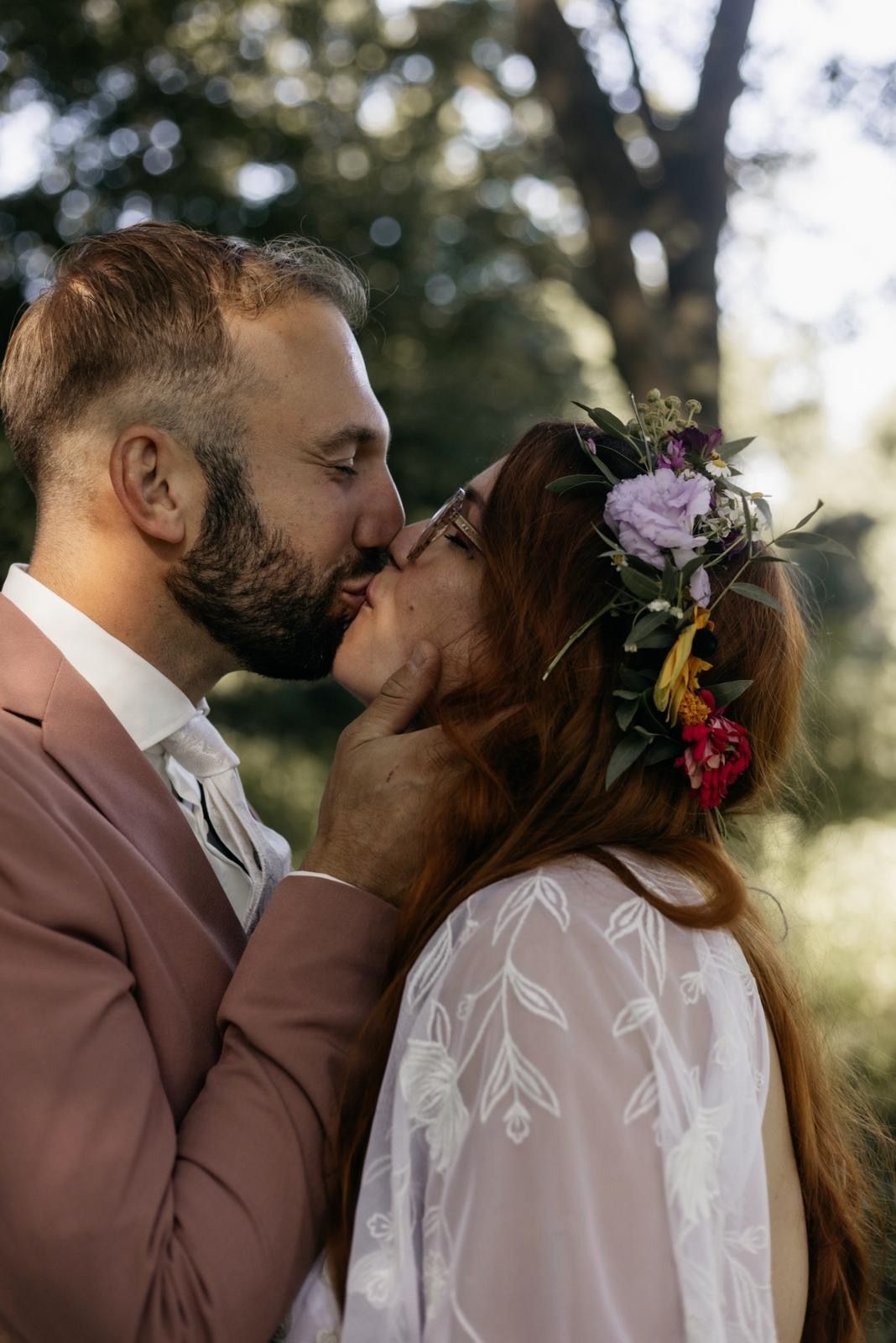 Mooie hoofdkrans van bloemen 