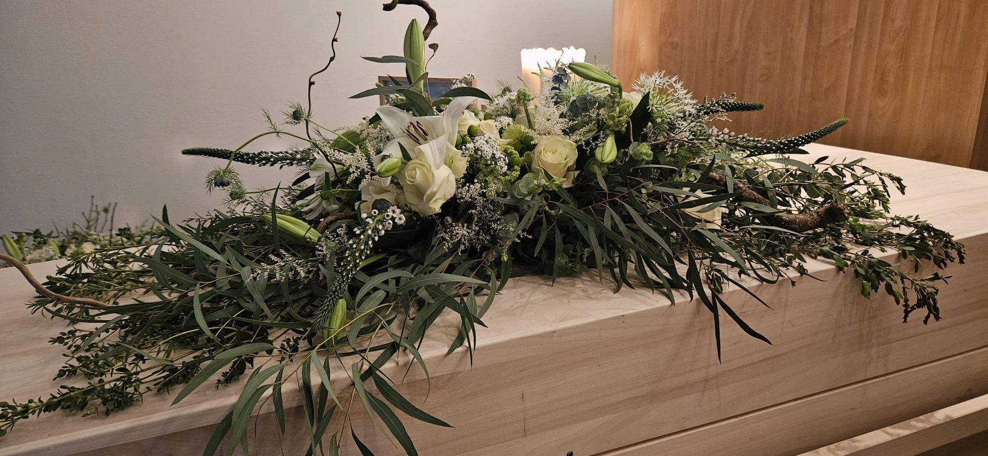 Afscheidsbloemen bij een crematie, een laatste groet met liefde door Marlou & Bloemen
