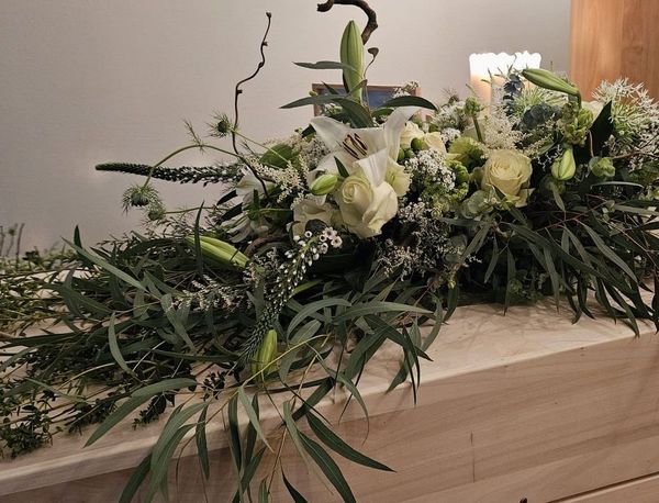 mooi gedekte tafel op bruiloft, bruiloftstyling door Marlou uitgevoerd