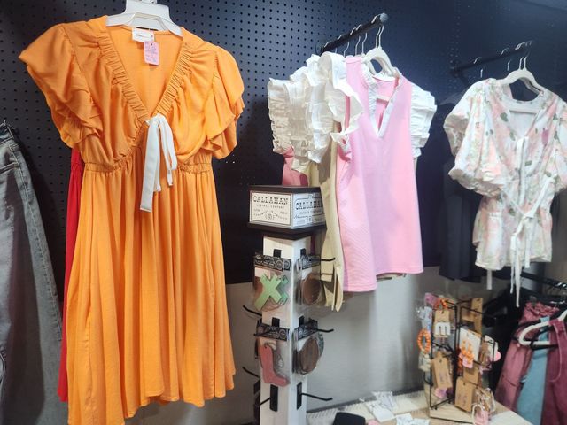 Vintage & Boutique Clothing | Springfield, TN | Ms. Rhonda's Antiques Vintage & Boutique Clothing | Springfield, TN | Ms. Rhonda's Antiques