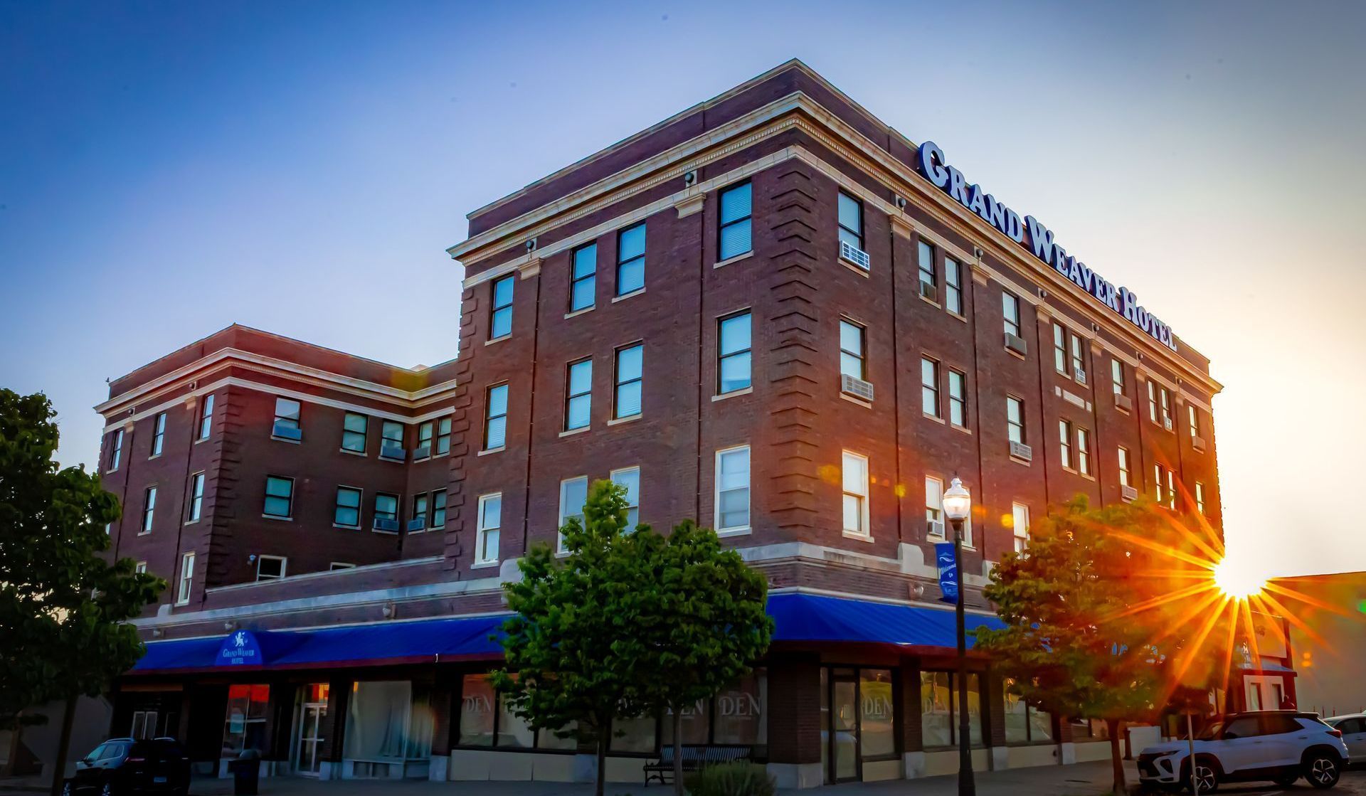 Hotels Near Weaver Funeral Home
