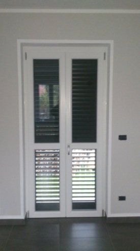 serramenti in legno bianco per balconi