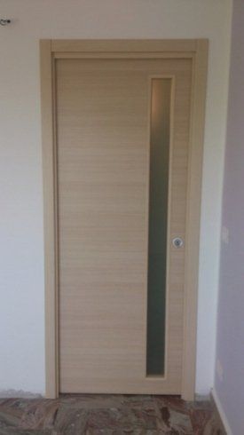 Porte interne in legno chiaro
