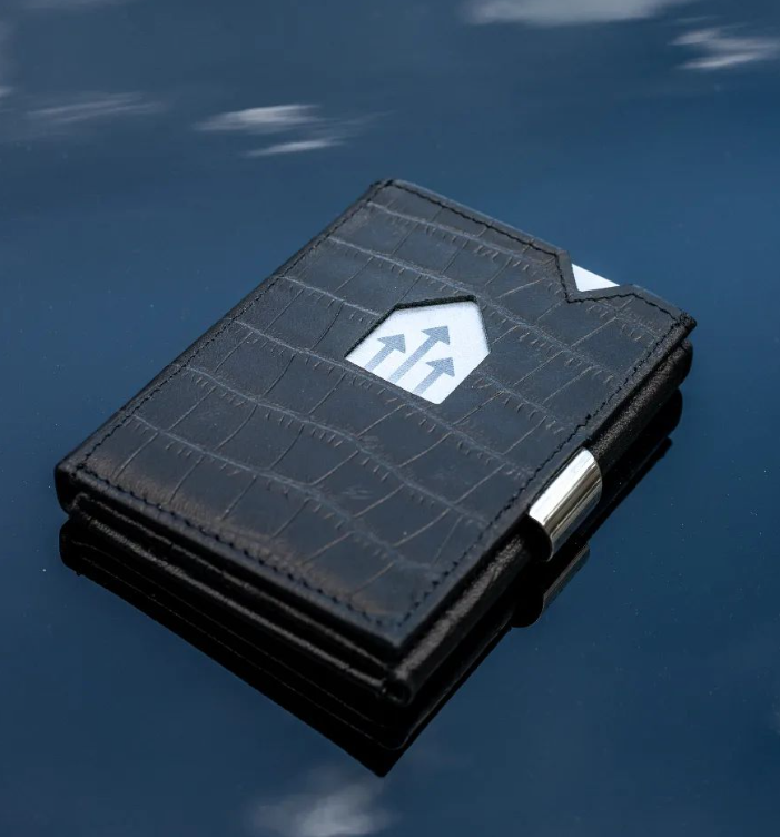 Carteira de pele com acesso fácil a cartões e padrão de pele de cobra