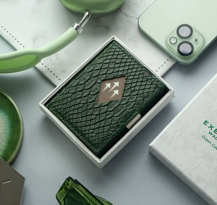 Porta-cartões verde com acesso fácil a cartões da Exentri