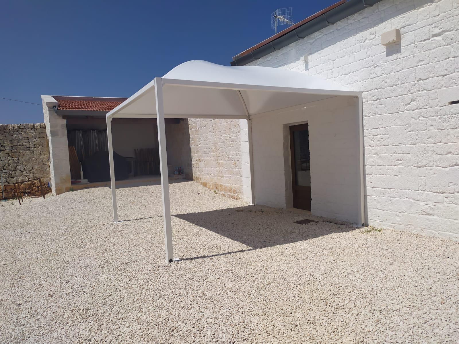 Gazebo davanti a entrata