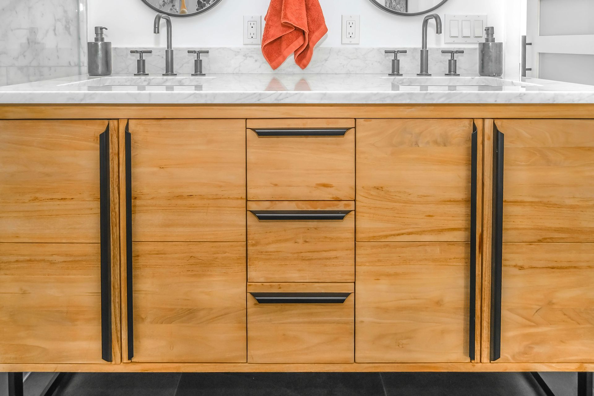 An image of a custom bathroom vanity design and installation in Coconut Creek, FL