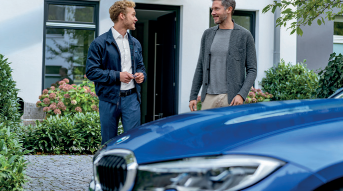 Consegna auto blu dopo intervento in autofficina autorizzata BMW a Roma grazie al servizio Pick-up and Delivery