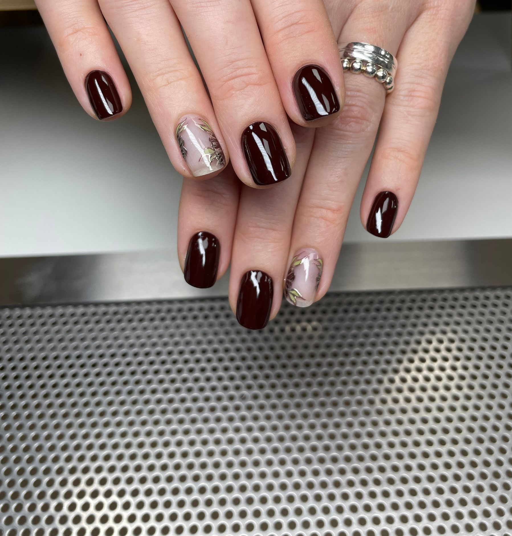 bruine nagels chrome nailart