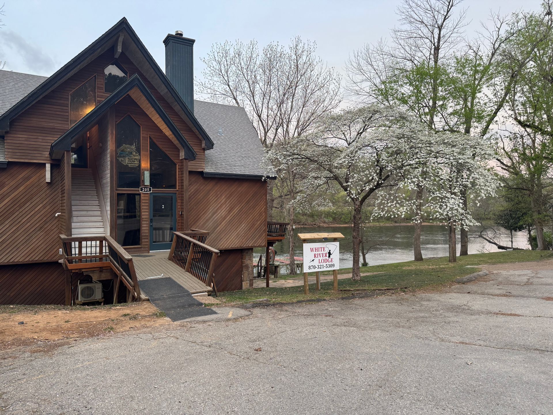 White River Lodge in Spring at Copper John's Resort in Lakeview Arkansas