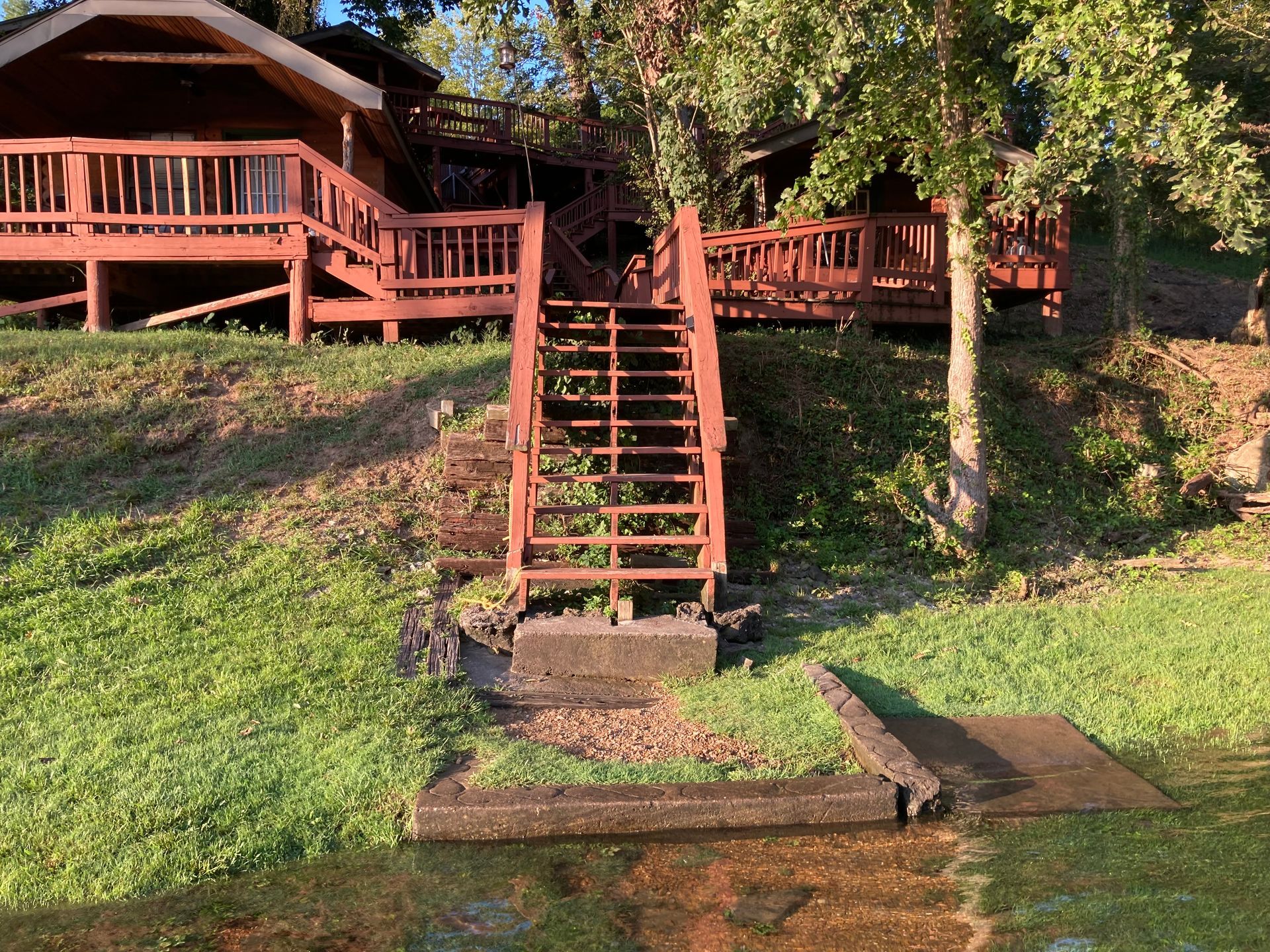 Cabins on White River at Copper John's Resort in Lakeview, Arkansas
