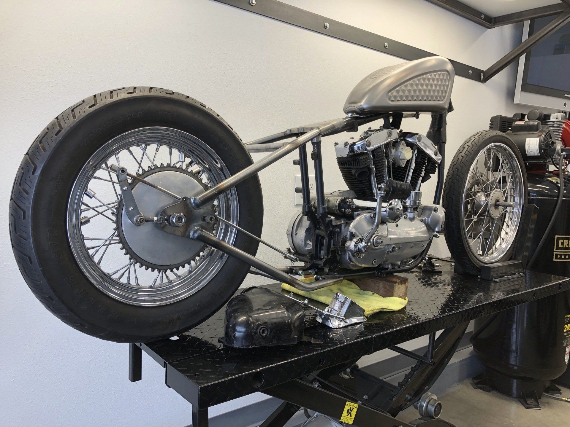 A motorcycle is sitting on a lift in a garage
