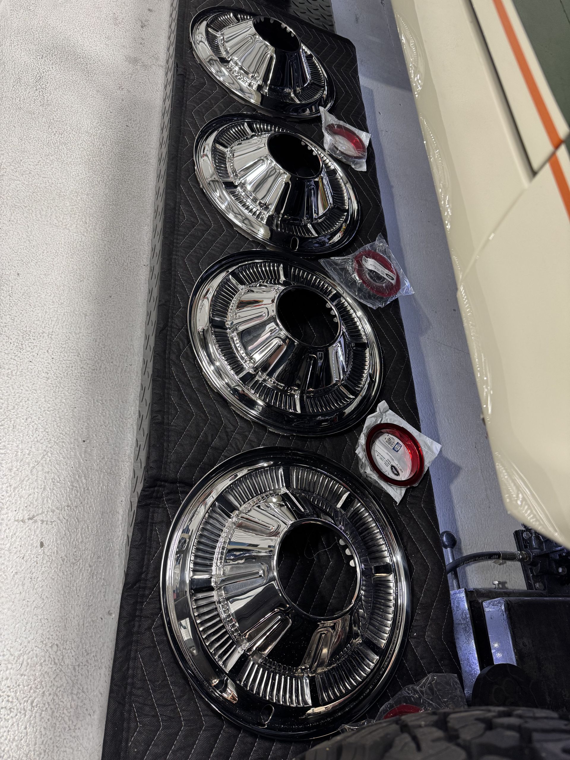 A row of speakers are sitting on top of a black box.