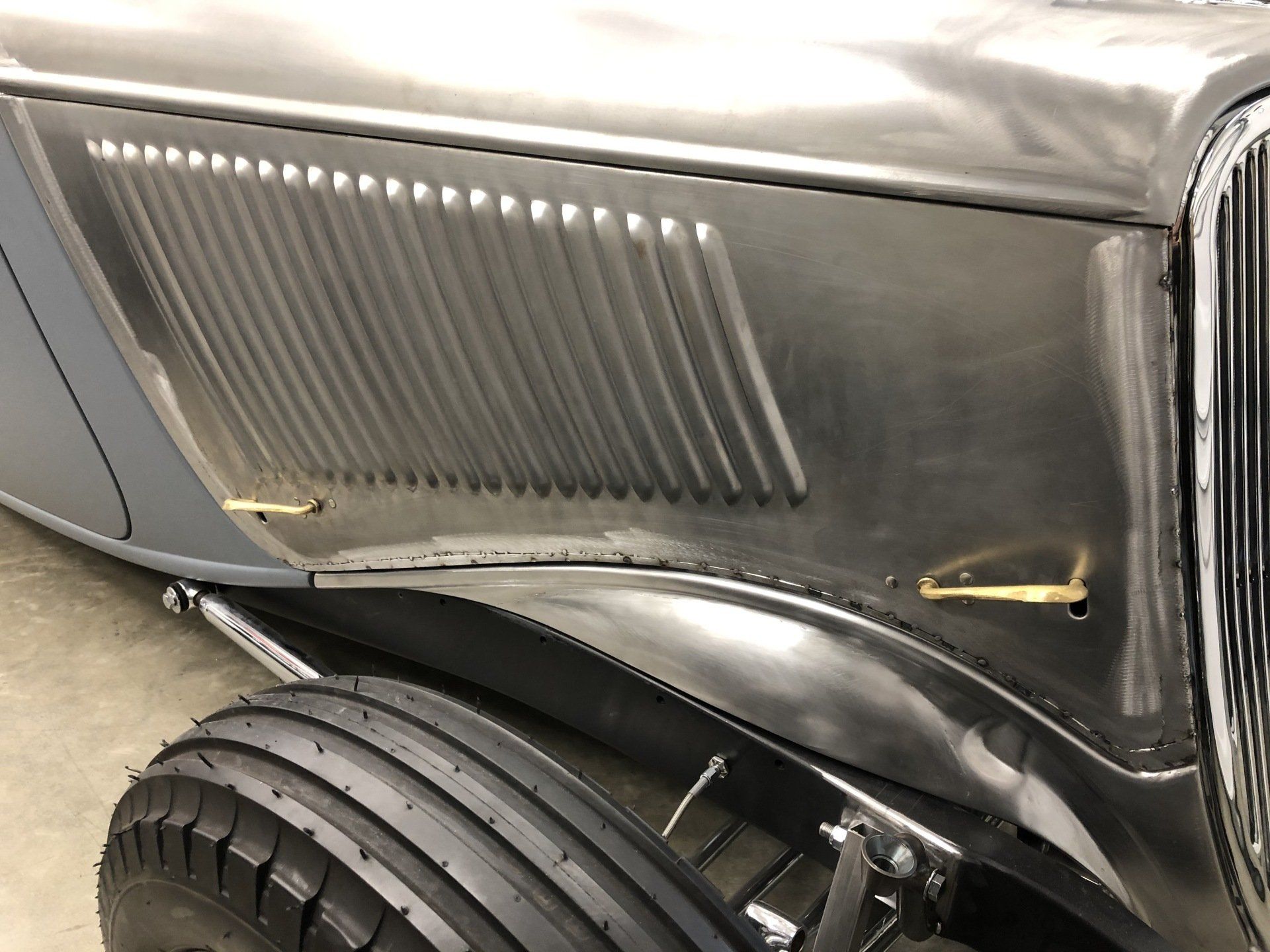 A close up of a car 's hood and fender.