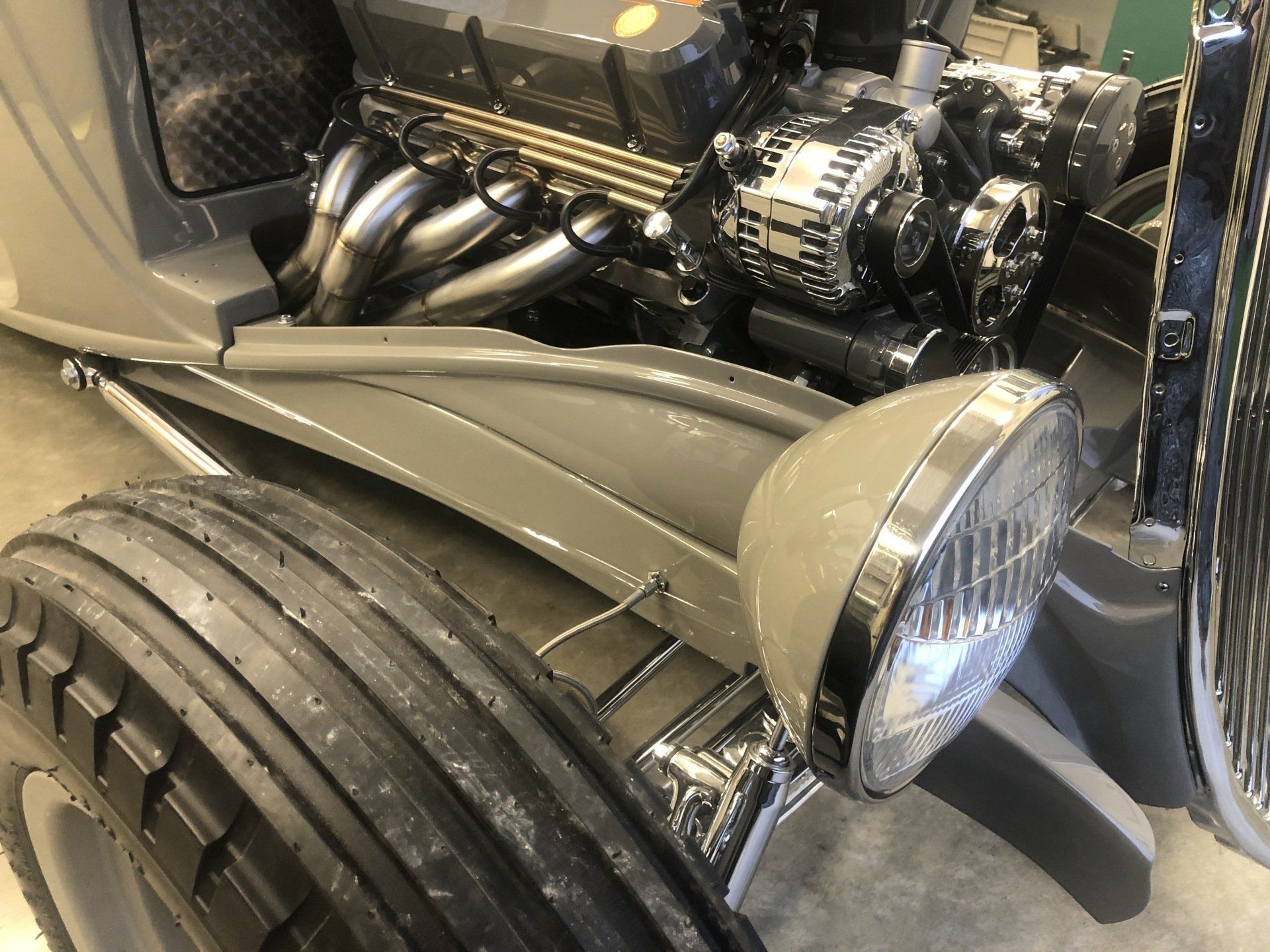 A close up of a car engine and headlight