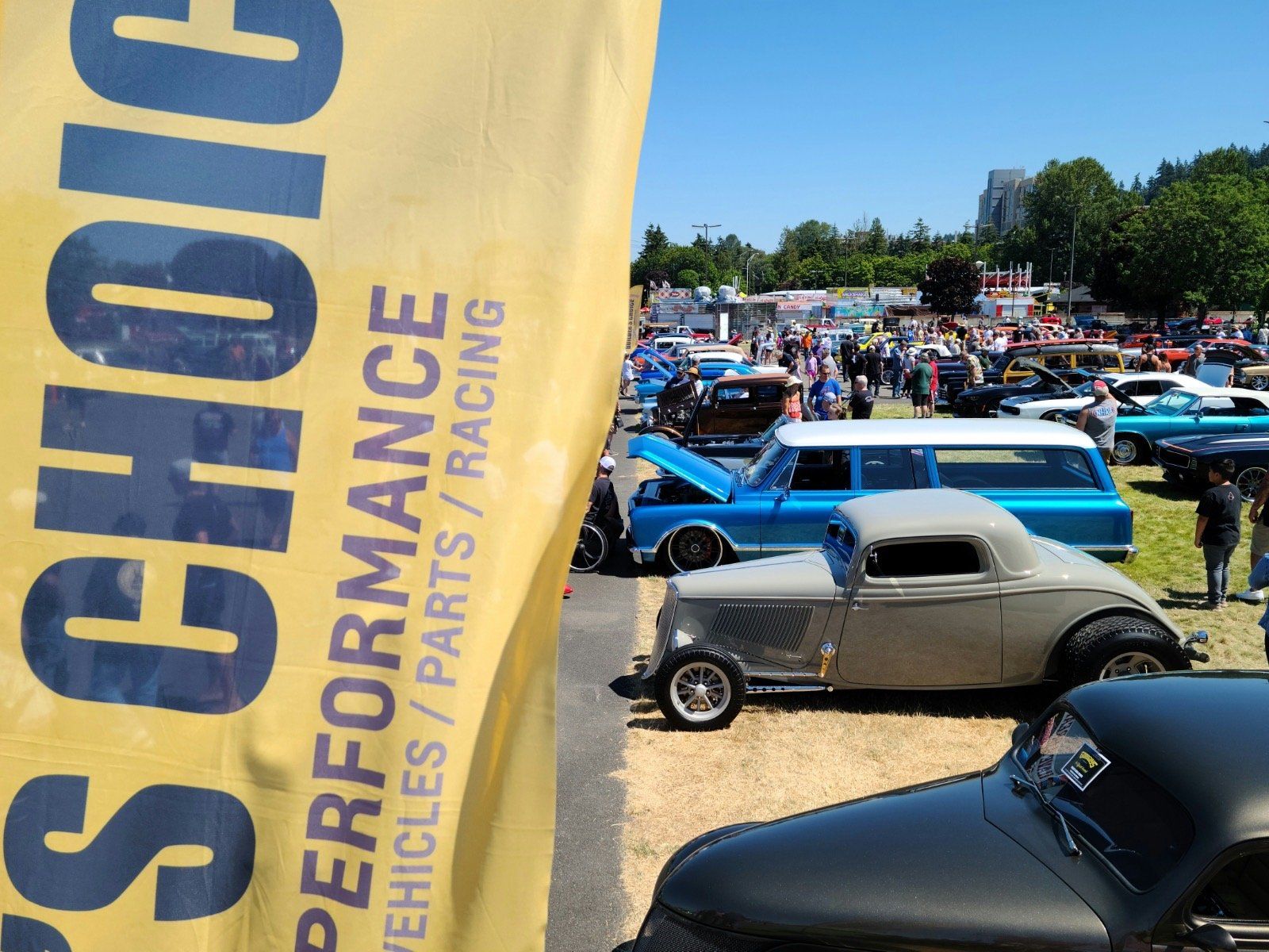 A yellow banner that says ' performance vehicles / parts / racing ' on it
