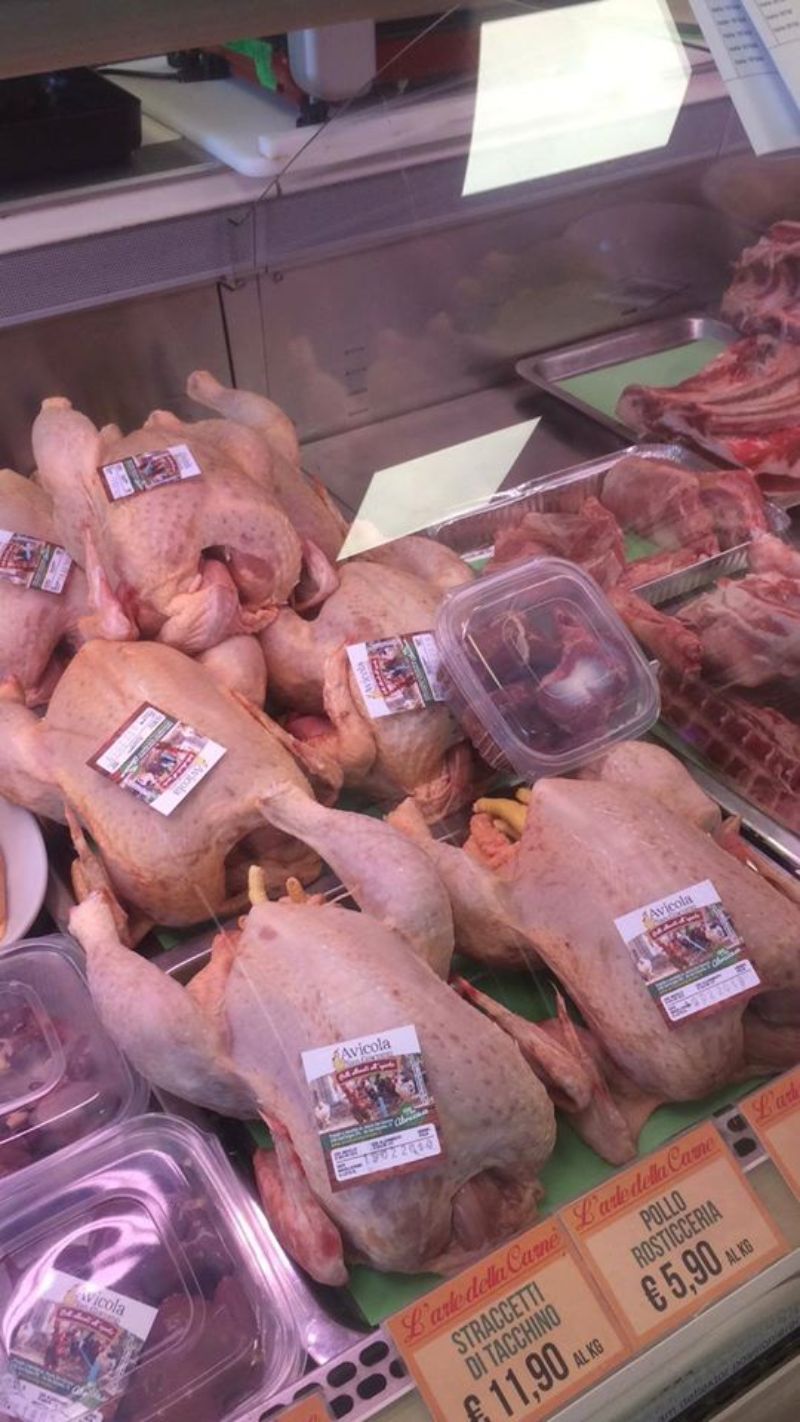 macelleria con polli rurali