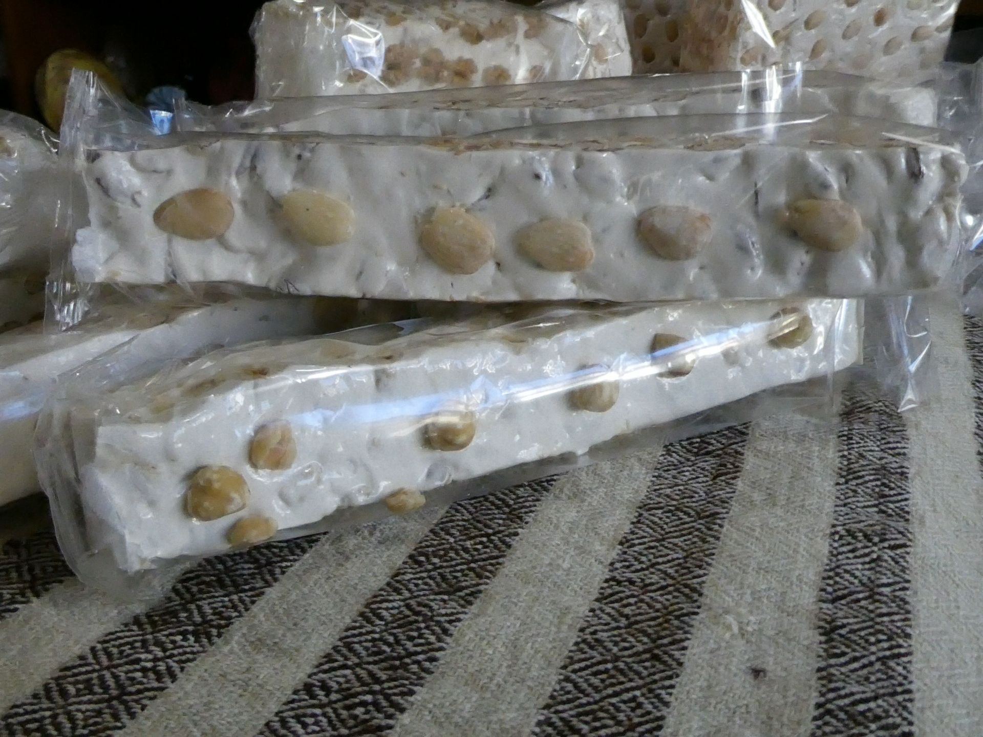 Nougat aus Mandeln und Haselnüssen