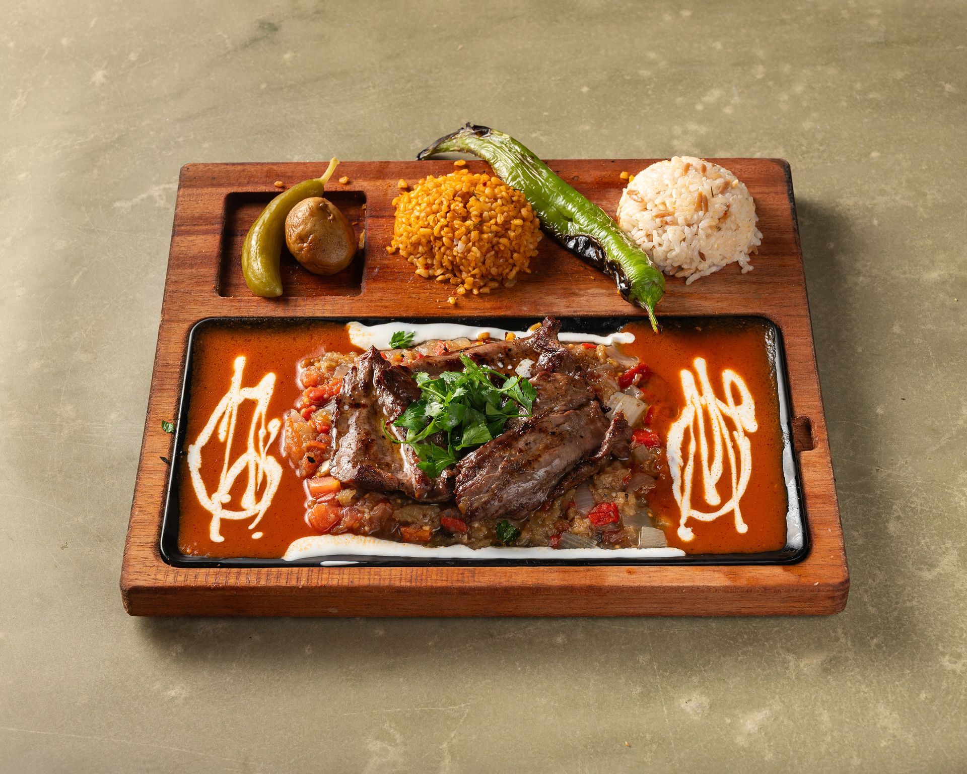Bostan Kebabı – Gefüllte Aubergine mit Hackfleisch und Gemüse.