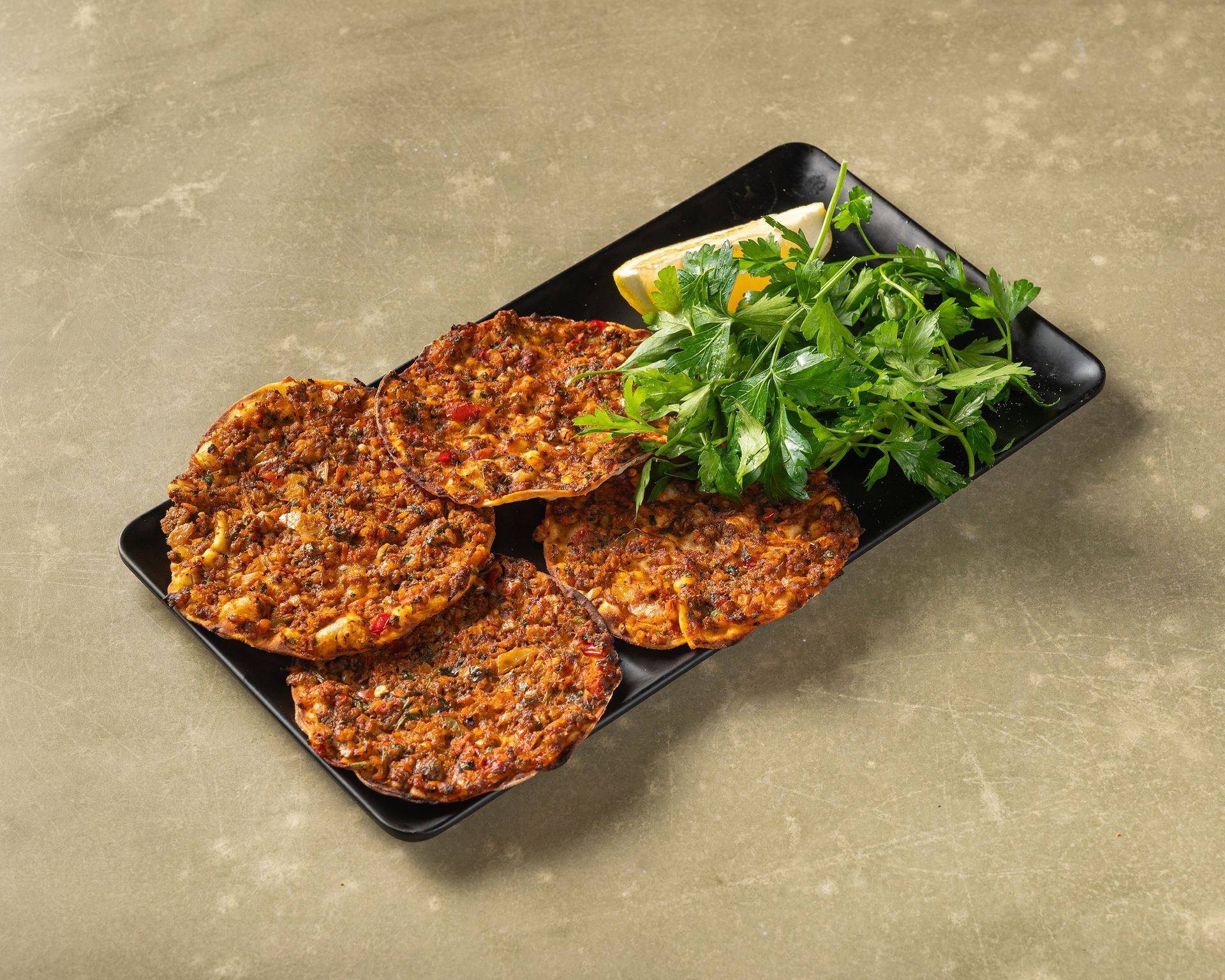 Mini Lahmacun – Kleine Fladenbrote mit Hackfleischbelag.