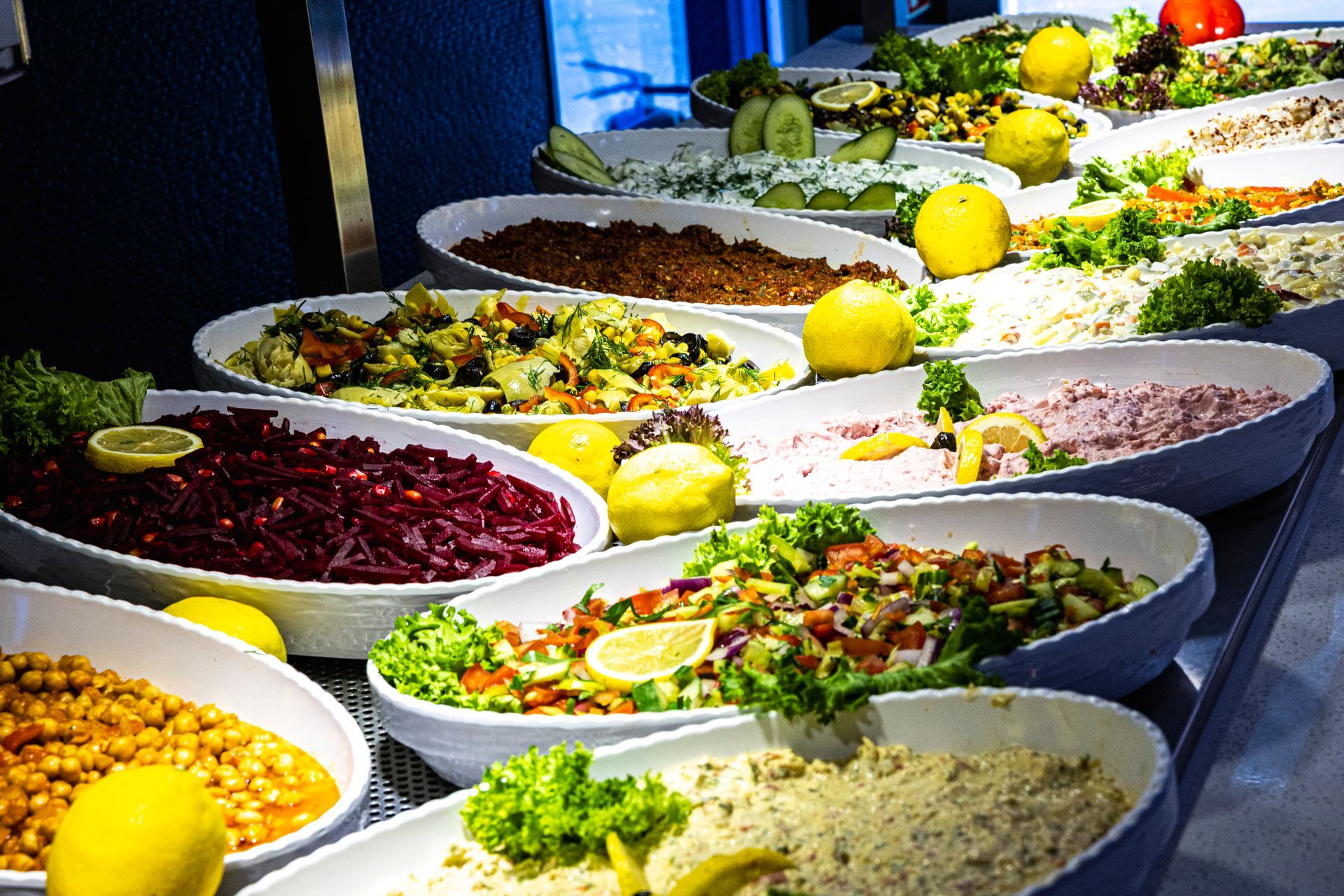 Tavuk Kıyma Kebab – Gegrillter Hähnchenhackfleischspieß.