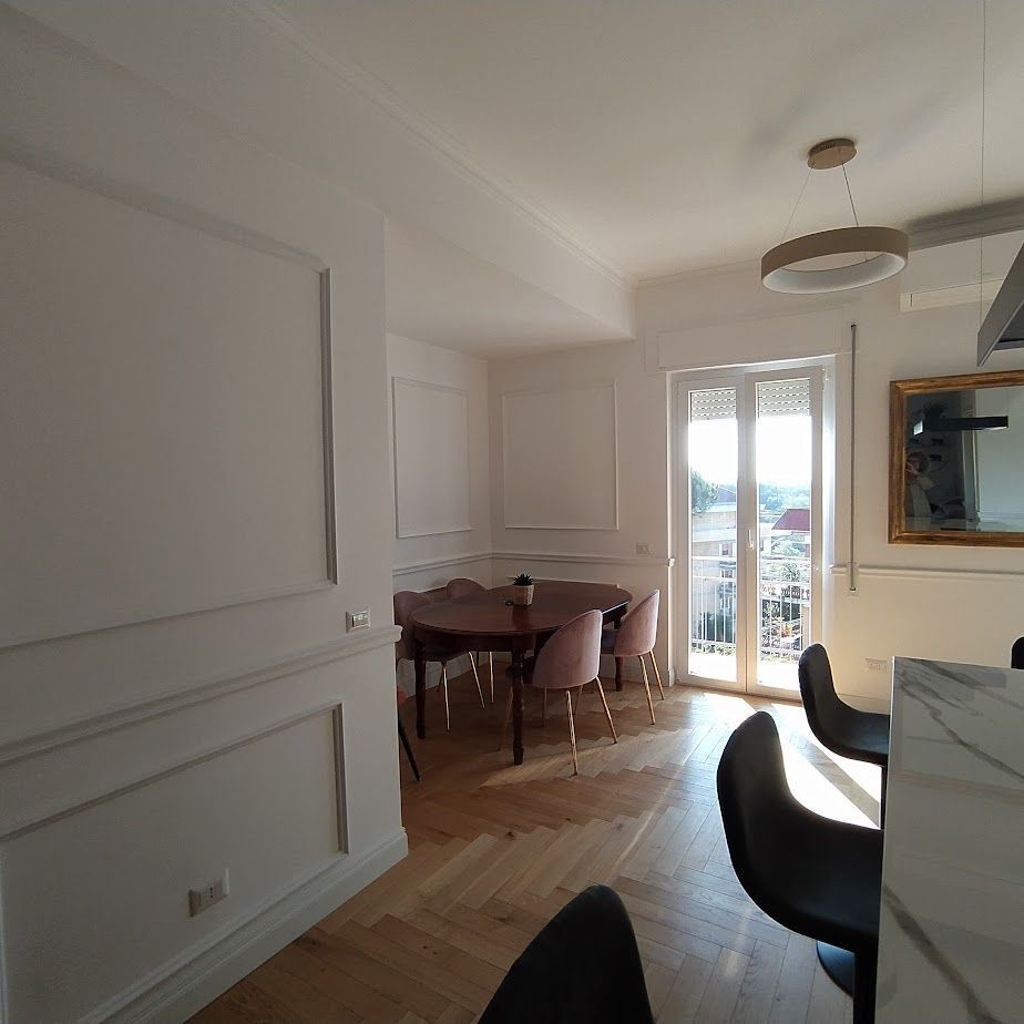 Ristrutturazione appartamento Roma Tuscolana – vista soggiorno moderno con parquet a spina di pesce