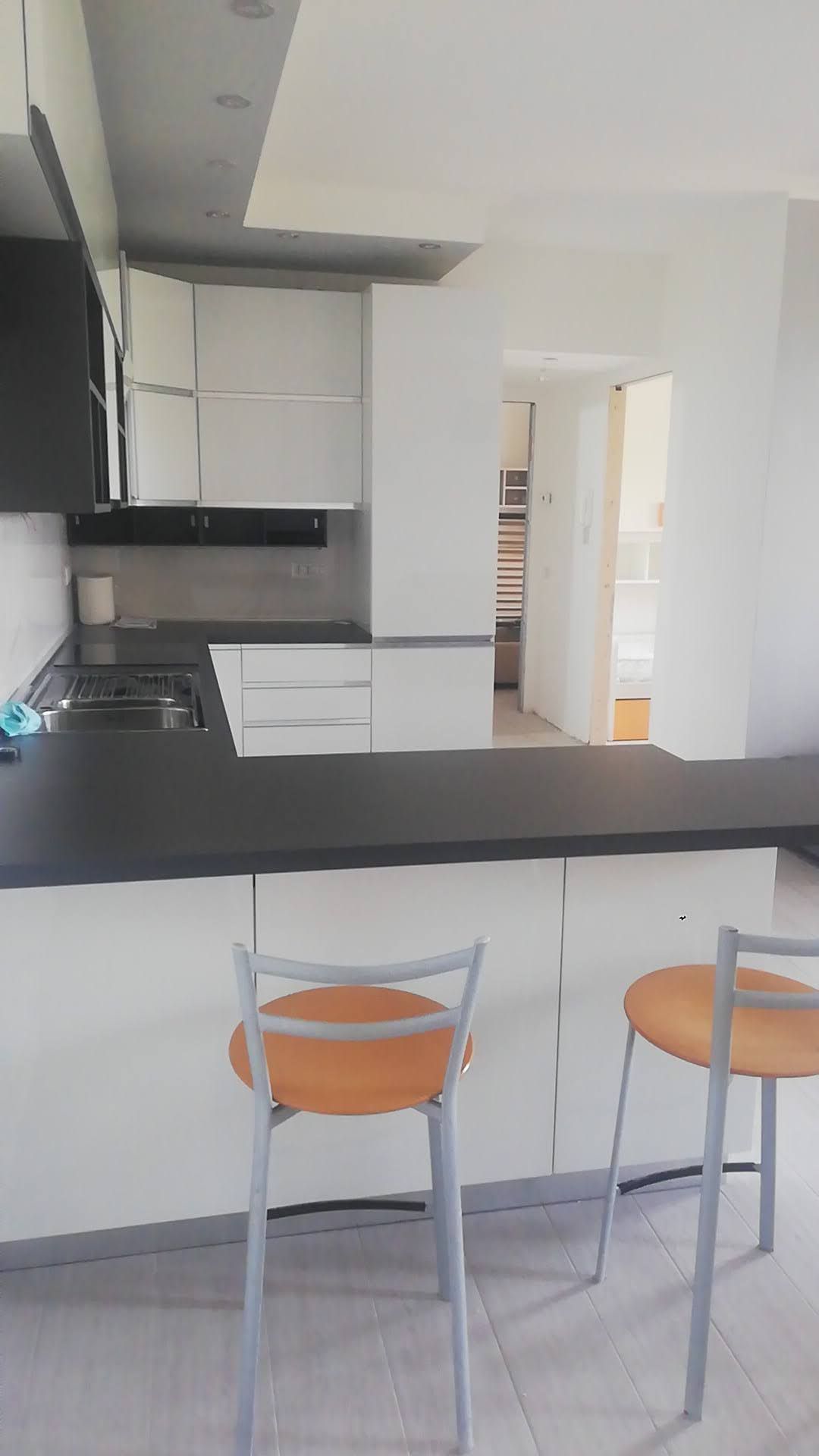 Cucina moderna open space ristrutturazione appartamento Roma