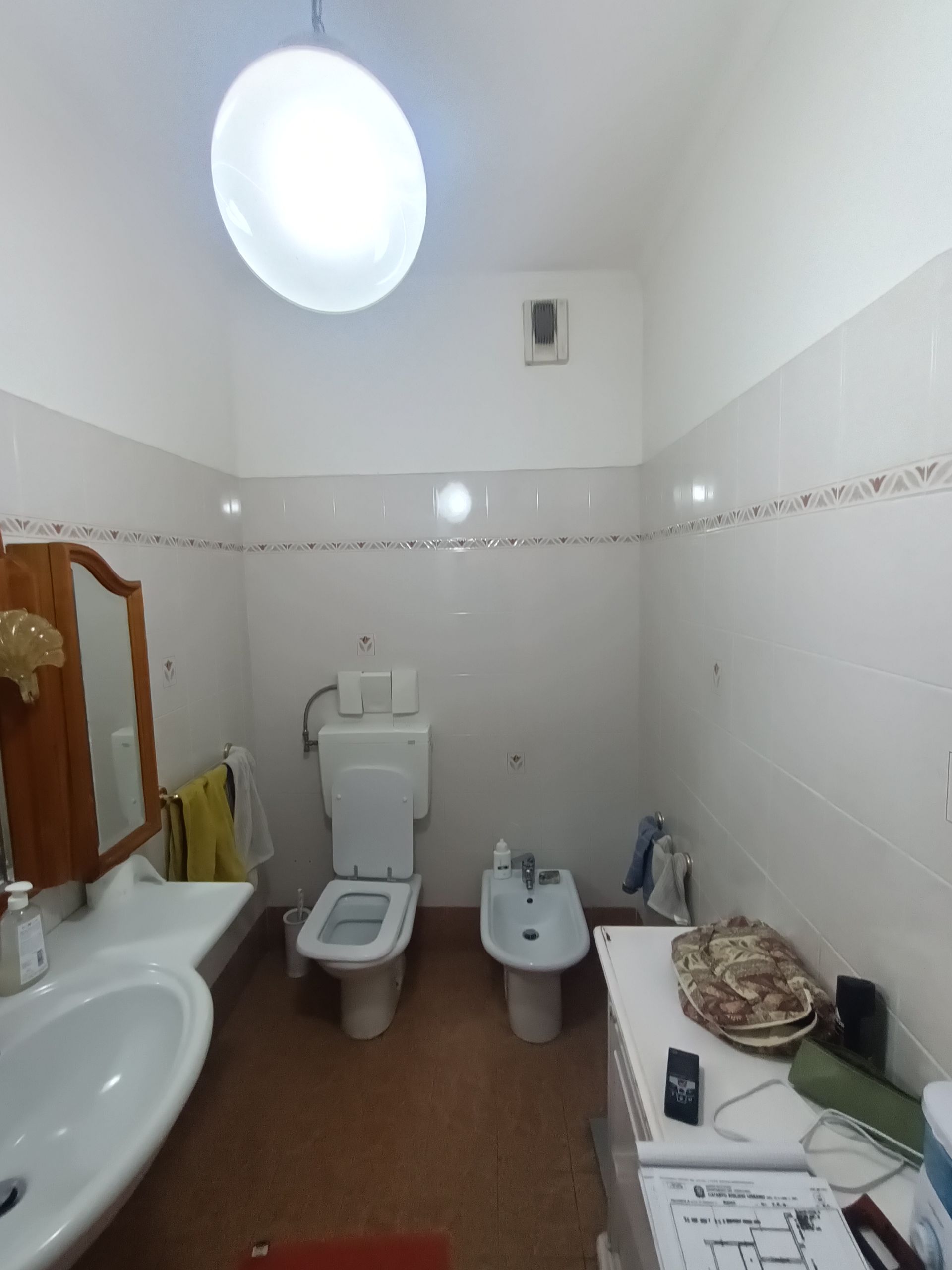 Bagno cieco prima della ristrutturazione completa a Roma Tiburtina
