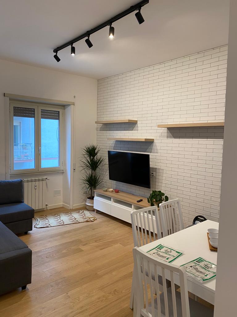 soggiorno ristrutturato a Roma prati