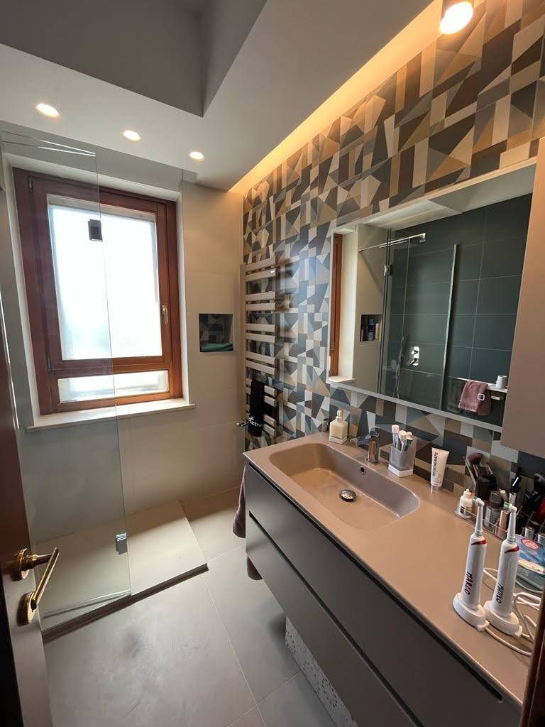 Particolare rubinetteria moderna bagno nuovo Monteverde Roma