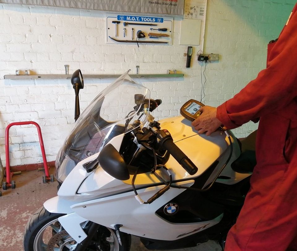 AJ Garage Services - MOT, Repairs, Servicing, Engine Repair & Re-build