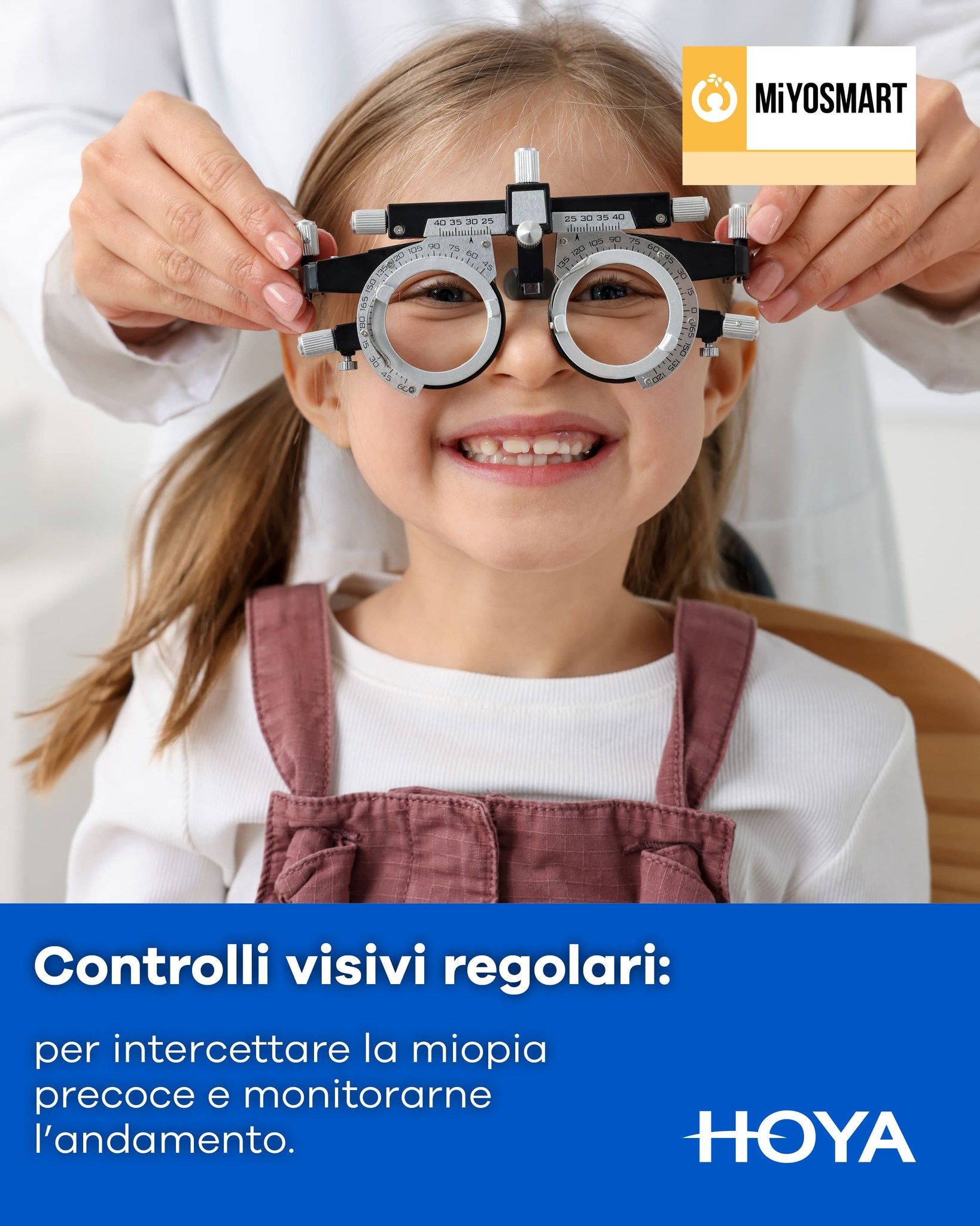 Occhiali da sole esposti su una rastrelliera metallica contro un muro di mattoni. Sono visibili modelli e colori assortiti.