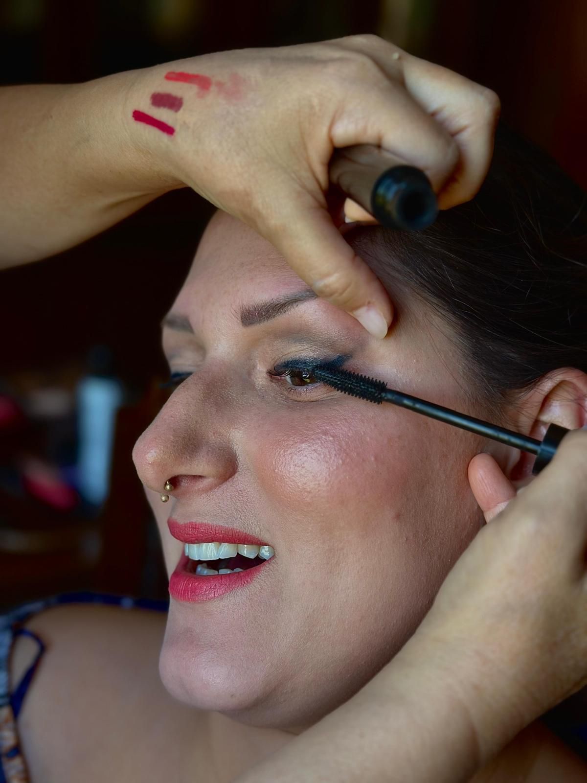 prova trucco su una sposa