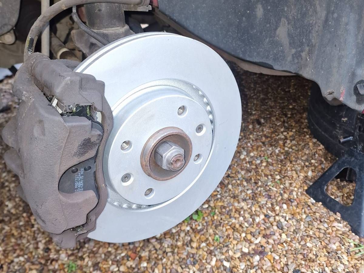 Mobile Mechanic Coventry mobile brake pad fitting