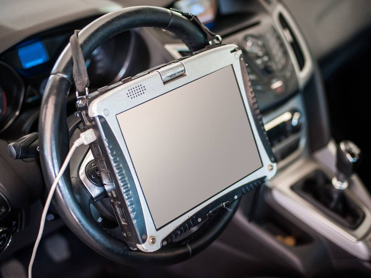 Car electrical diagnostics being carried out in Coventry