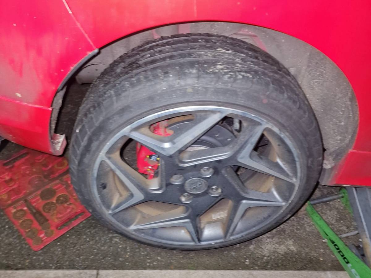 Mobile Mechanic Coventry carrying out a mobile brake fitting