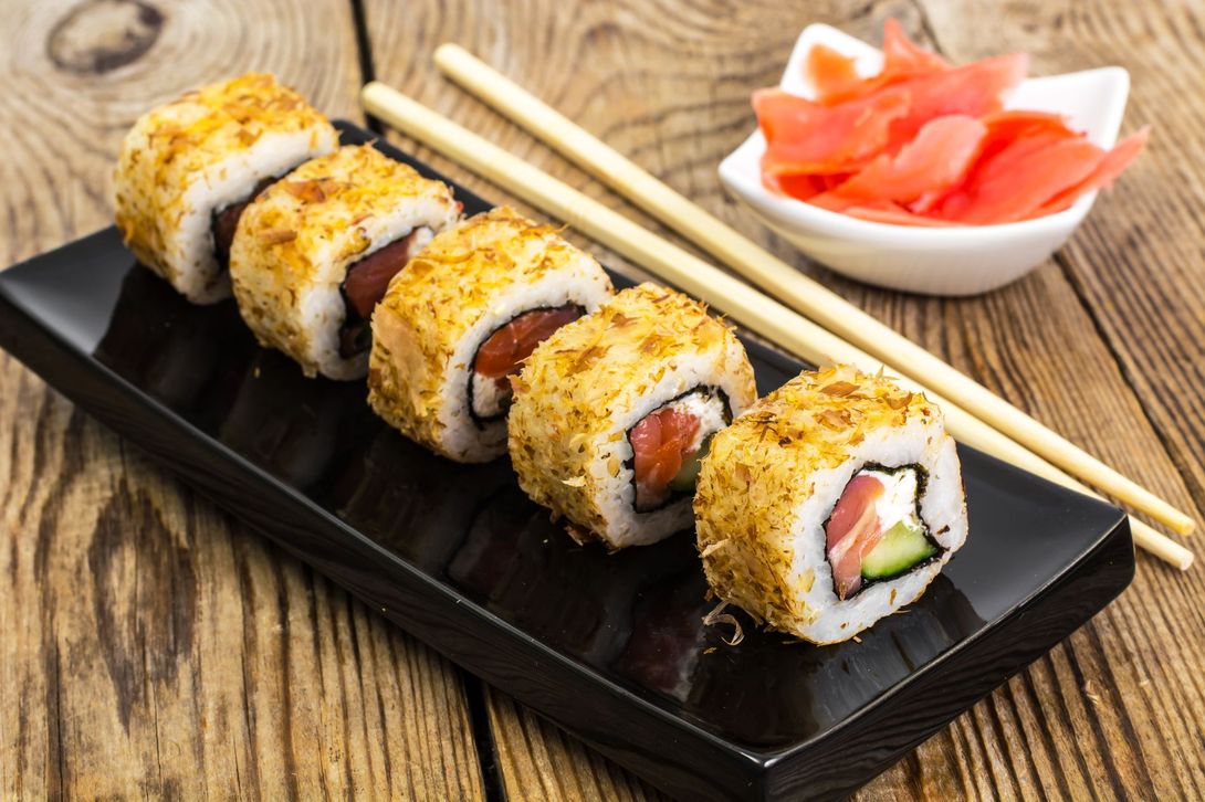Sushi con tonno e salmone