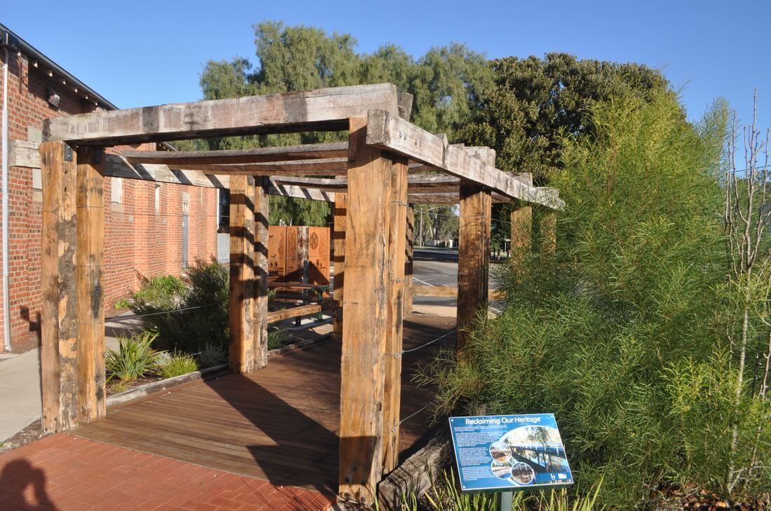 Thomson Hay Landscape Architects - Lochiel Street Dimboola