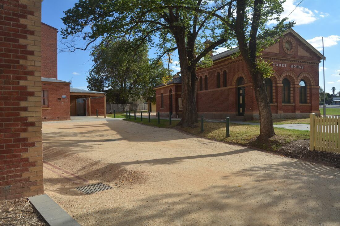 Thomson Hay Landscape Architects - Eaglehawk Town Hall