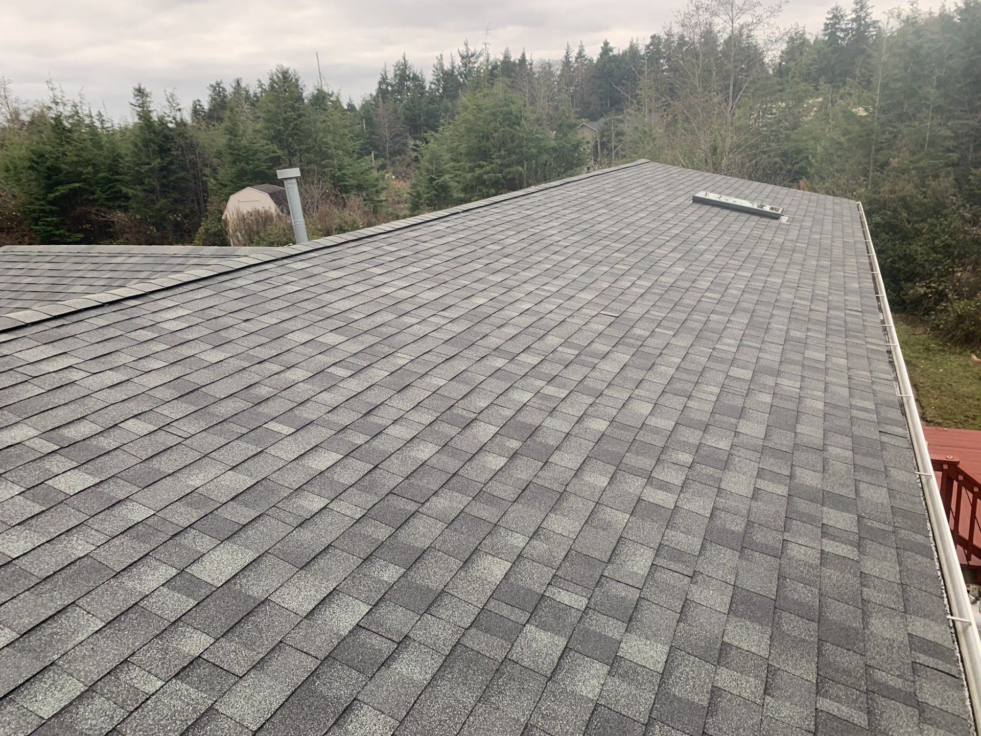 Roofing contractor in Long Beach, WA repairing roofing damage from the storm