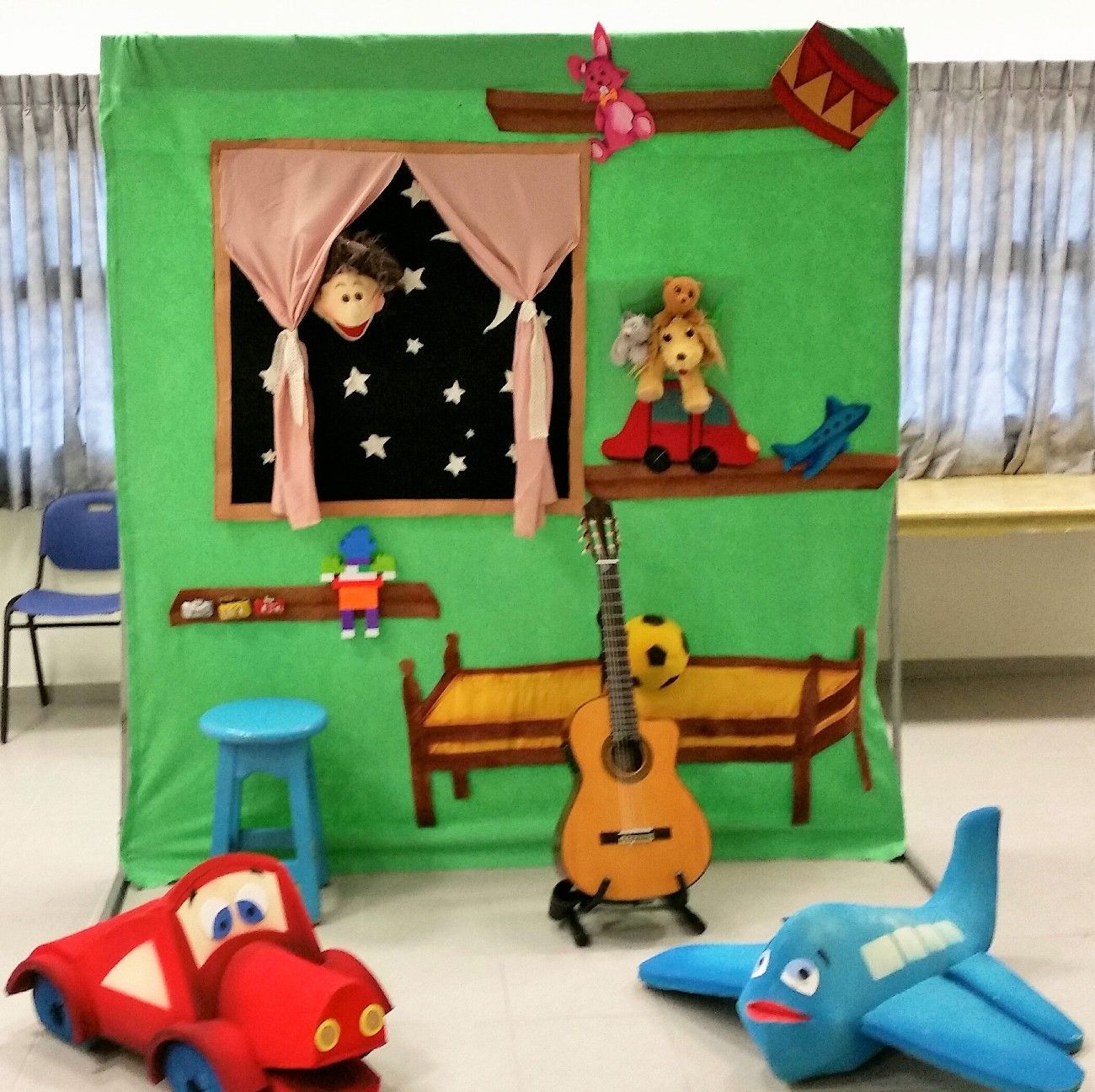 תפאורה למסע אל האי אולי