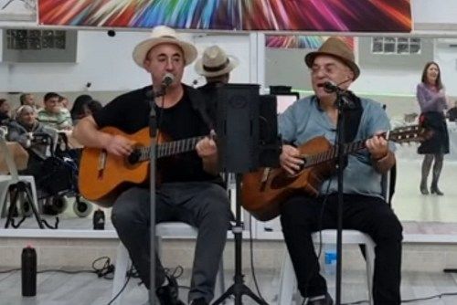 אורן פרוקצה - שירה, מופעים לילדים ולמבוגרים, הצגות לילדים ולמבוגרים