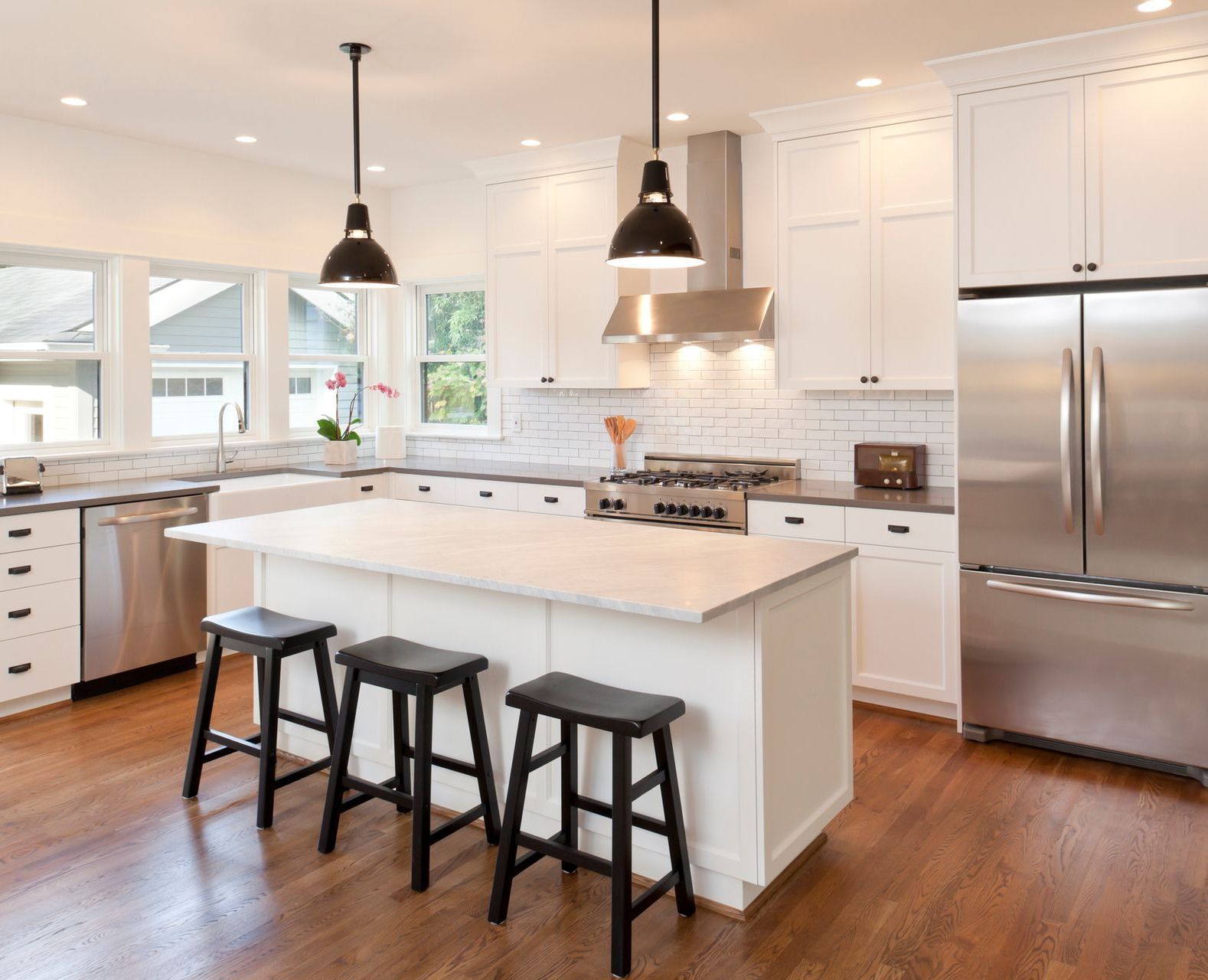 Benefits of regular wall cleaning showcased through clean and bright walls.