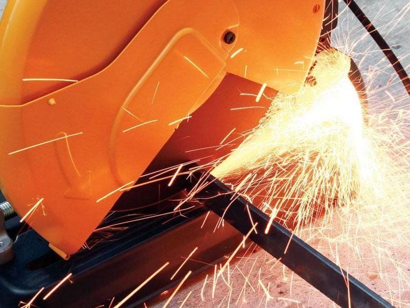 macchina per il taglio dei metalli