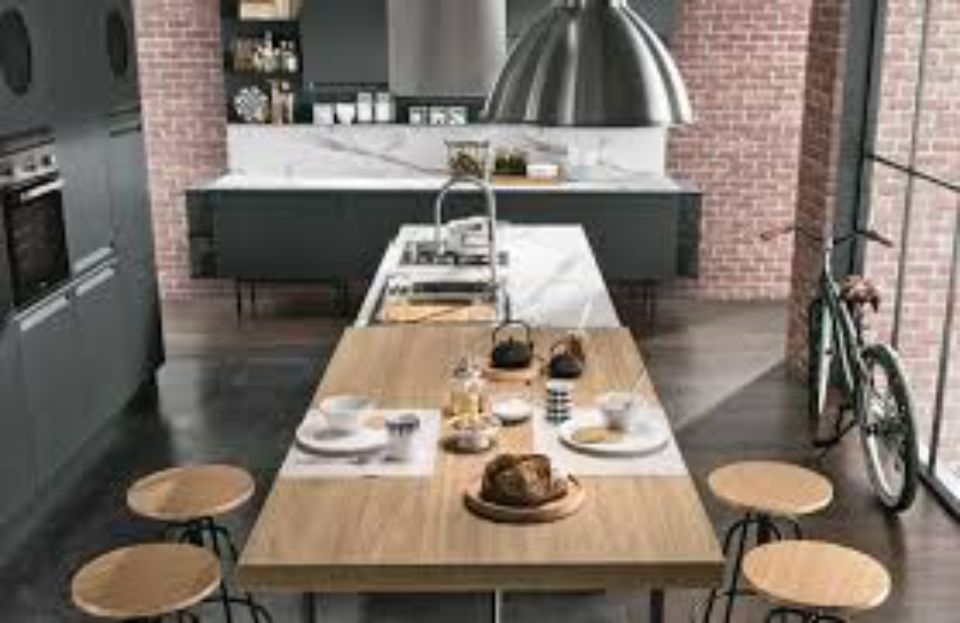 tavolo in legno con sedie